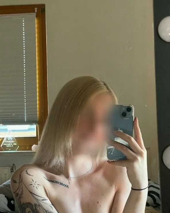 Aurora, 23