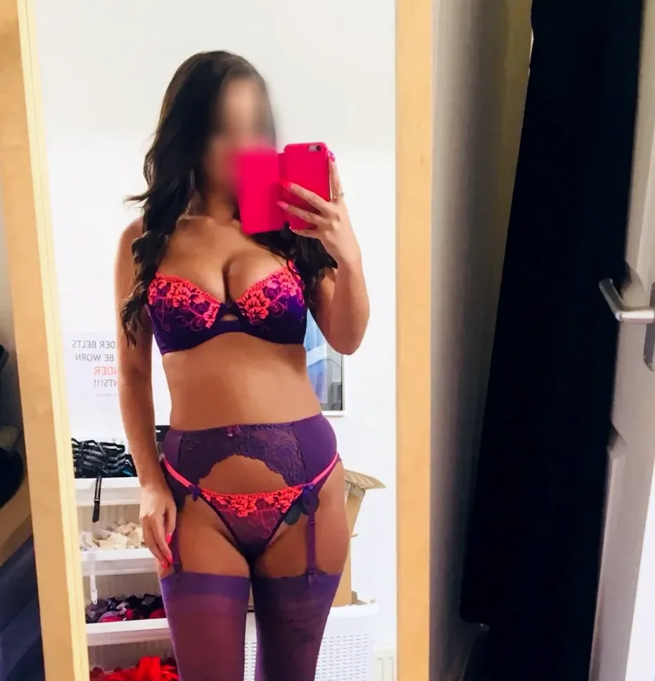 Cecilia, 33