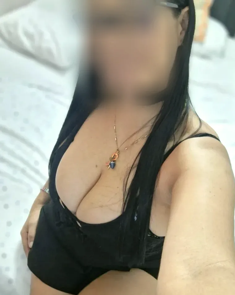 Elina, 36