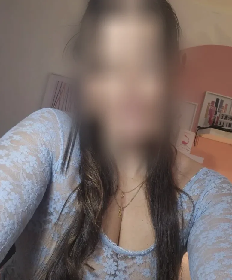 Emilia, 33