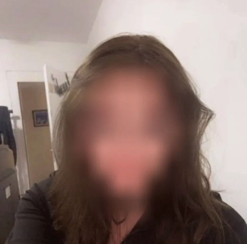 Sara, 25